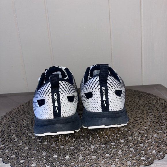 Brooks - Picture 6 of 8